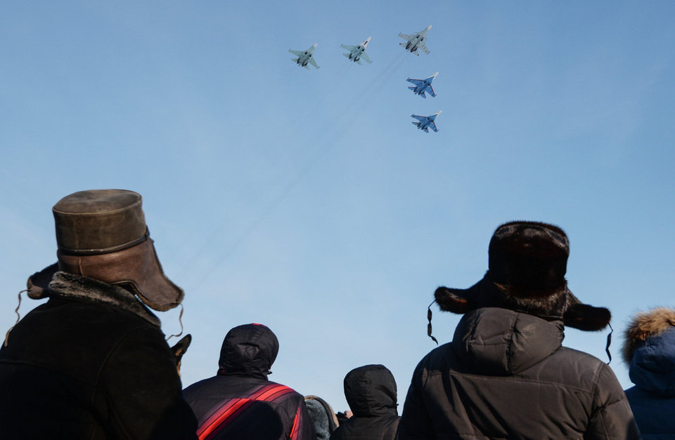 Rất đông người dân đến theo dõi buổi trình diễn. (Nguồn: sputniknews)