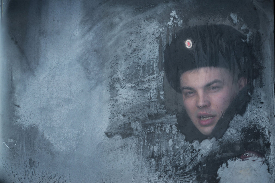 Một binh sỹ Nga làm nhiệm vụ tại buổi triển lãm. (Nguồn: sputniknews)