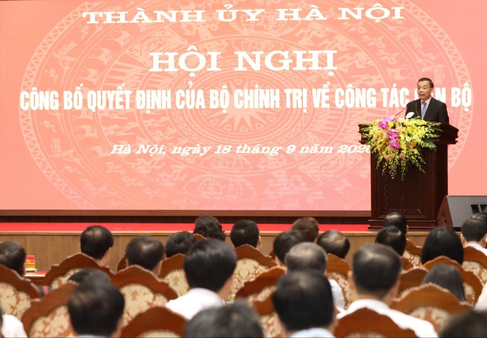 Đồng chí Chu Ngọc Anh, Ủy viên Trung ương Đảng, Phó Bí thư Thành ủy Hà Nội phát biểu tại buổi công bố quyết định. (Ảnh: Văn Điệp/TTXVN)