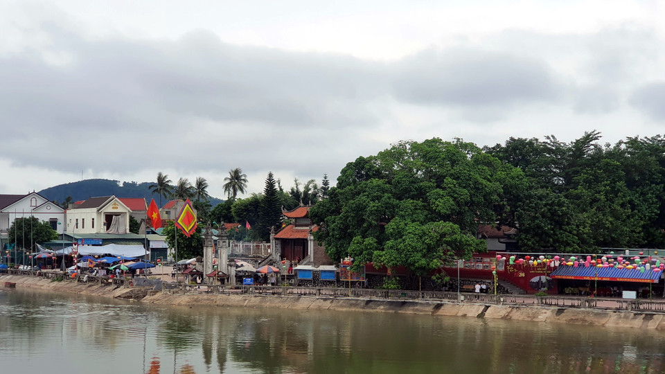 Đền Cờn thuộc phường Quỳnh Phương, thị xã Hoàng Mai, tỉnh Nghệ An, cách thành phố Vinh khoảng 75km về hướng Bắc và cách thủ đô Hà Nội khoảng 220km về phía nam. (Ảnh: Vietnam+)