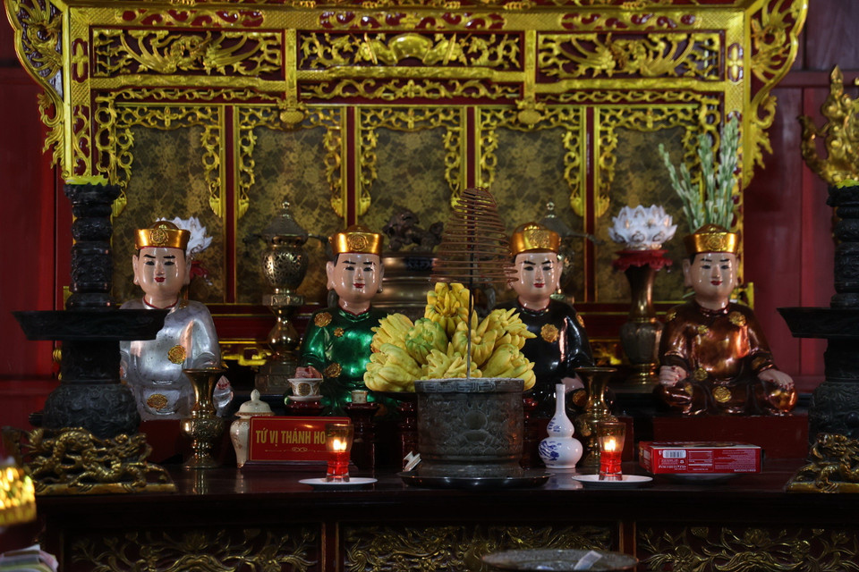 Tương truyền, Tứ vị Thánh nương là ba mẹ con công chúa nước Nam Tống gồm thái hậu Dương Nguyệt Quả, hai công chúa Triệu Nguyệt Khiêu, Triệu Nguyệt Hương và bà nhũ mẫu. (Ảnh: Vietnam+)