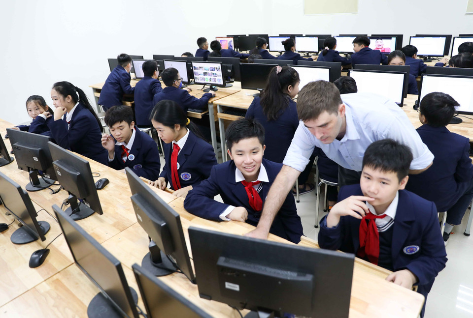 Trường đã trở thành lá cờ đầu của ngành Giáo dục Thủ đô, nơi đào tạo nhân tài cho đất nước. (Ảnh: Thanh Tùng/TTXVN)