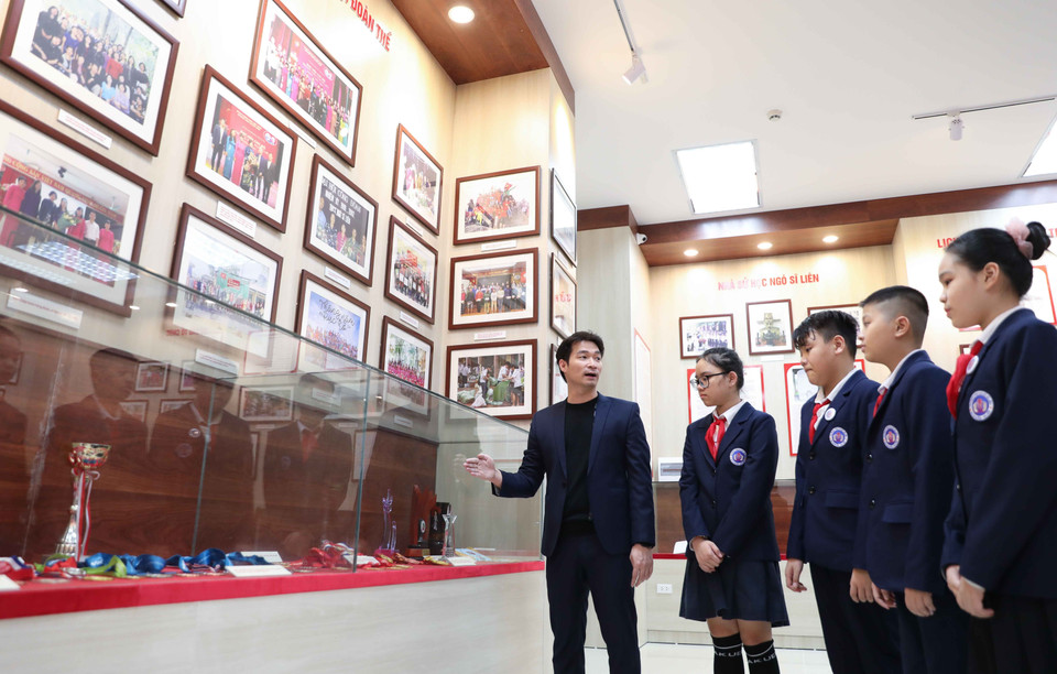 Gắn với tên tuổi của nhà sử học, danh nhân Ngô Sĩ Liên, trường đã đi trọn một thế kỷ phát triển không ngừng, ghi dấu ấn qua nhiều chặng đường lịch sử. (Ảnh: Thanh Tùng/TTXVN)