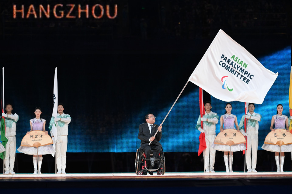 Lễ bàn giao cờ của Ủy ban Thể thao Người khuyết tật châu Á tại lễ bế mạc Asian Para Games 2023 ở Hàng Châu, Trung Quốc tối 28/10/2023. (Ảnh: THX/TTXVN)