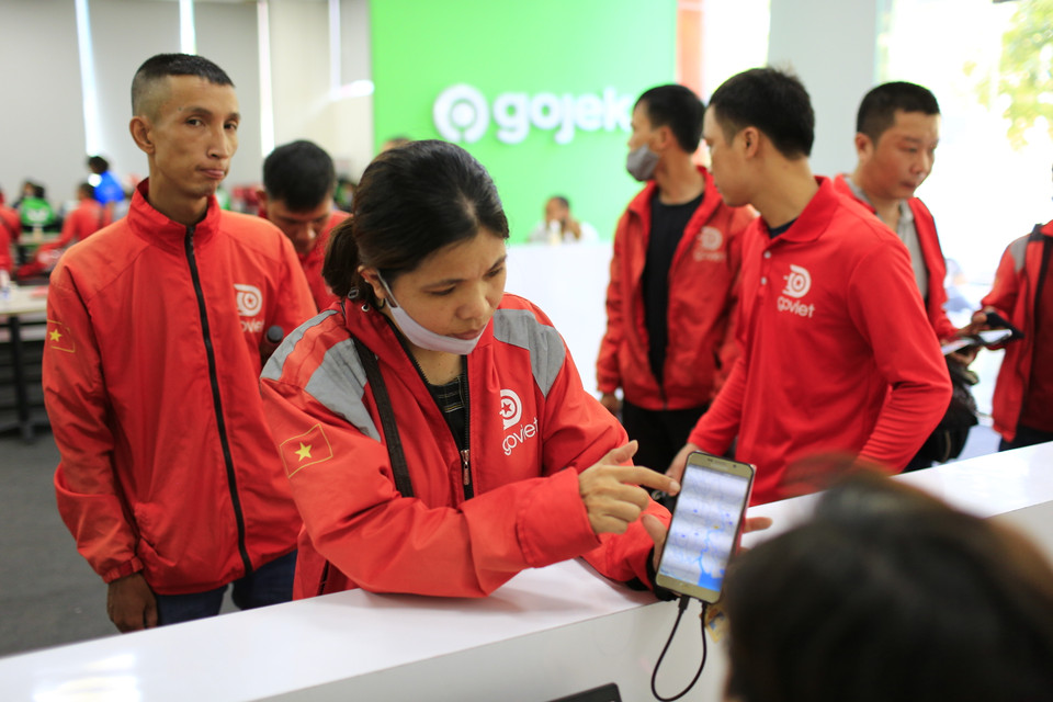 Ngay từ cửa vào, nhiều người bất ngờ với sự thay đổi diện mạo của thương hiệu và sự đón tiếp của nhân viên. (Ảnh: PV/Vietnam+)