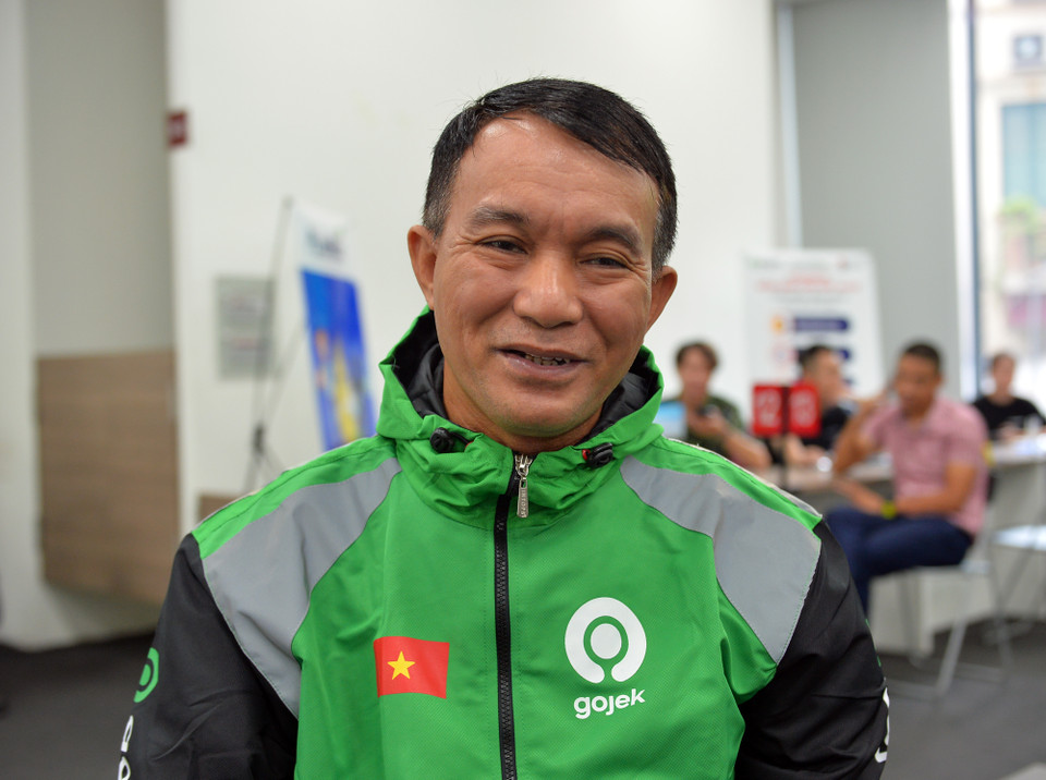 Cùng với sự chuyển đổi hợp nhất thương hiệu, đối tác tài xế khi tới đổi bộ trang bị được hướng dẫn cài đặt ứng dụng chạy xe mới có tên GoPartner. (Ảnh: PV/Vietnam+)