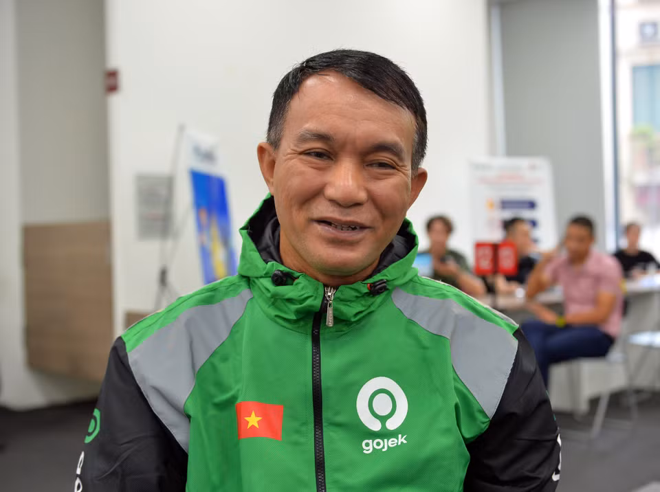 Cùng với sự chuyển đổi hợp nhất thương hiệu, đối tác tài xế khi tới đổi bộ trang bị được hướng dẫn cài đặt ứng dụng chạy xe mới có tên GoPartner. (Ảnh: PV/Vietnam+)