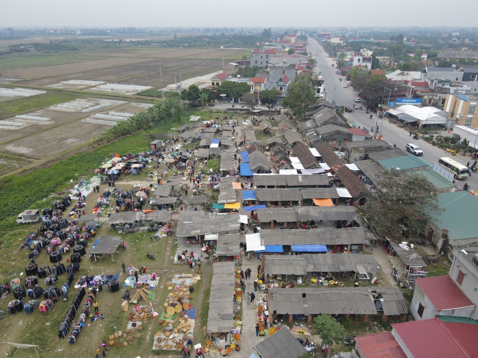 Toàn cảnh chợ Vé. (Ảnh: Minh Quyết/TTXVN)