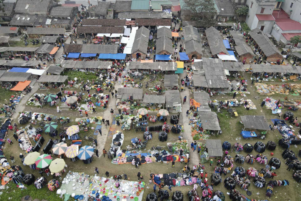 Toàn cảnh chợ Vé. (Ảnh: Minh Quyết/TTXVN)