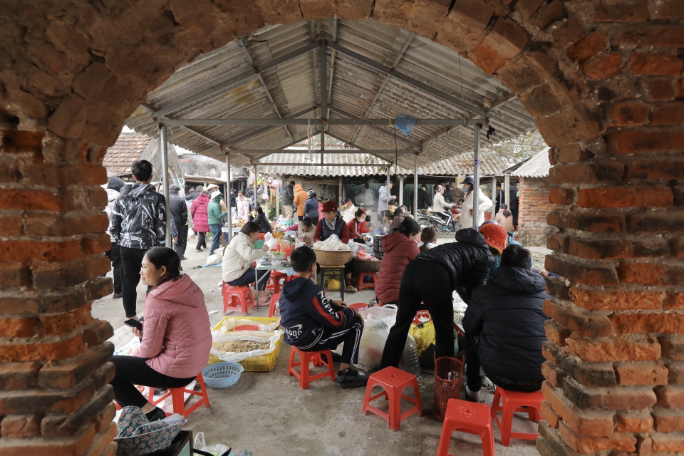 Khu chợ còn giữ được nét nguyên sơ của chợ quê truyền thống. (Ảnh: Minh Quyết/TTXVN)