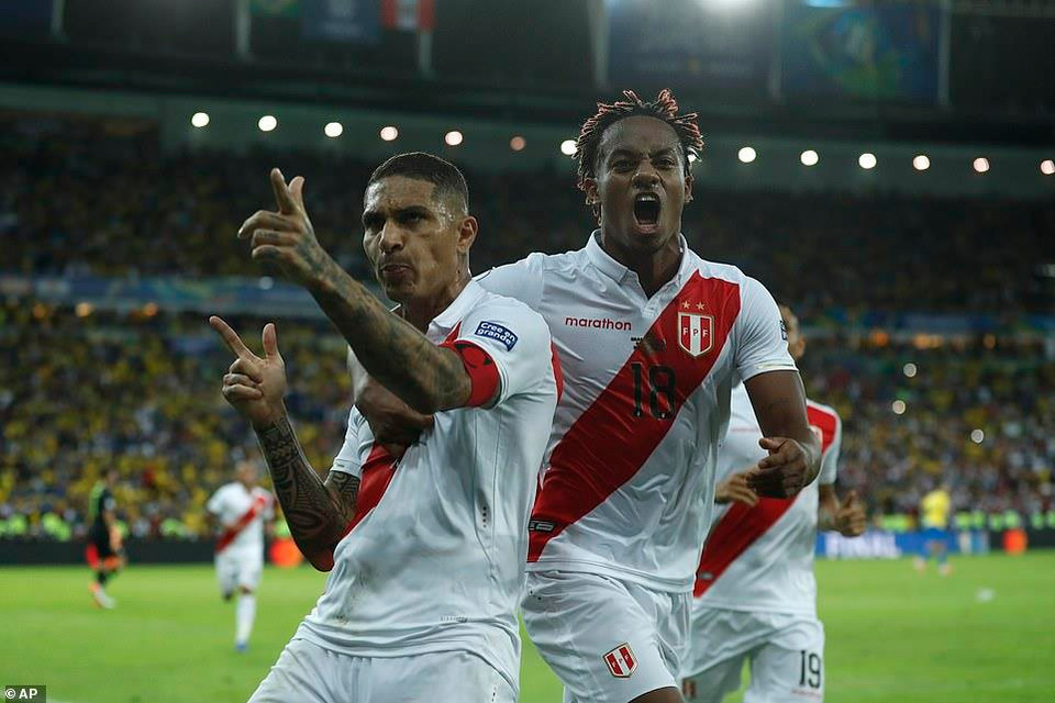 ...gỡ hòa 1-1 cho Peru.