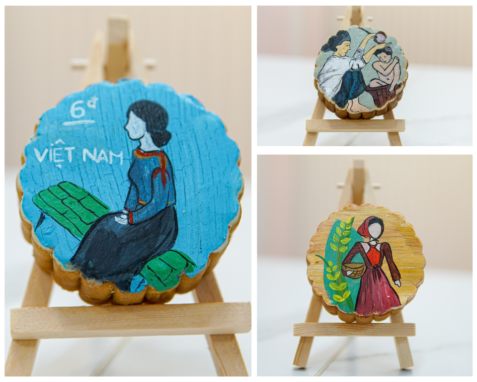 Những chiếc bánh Trung Thu tái hiện lại các bức tranh cổ động hay hình ảnh người vợ trên chiếc tem thư, mẹ tắm cho con... gắn liền với ký ức của nhiều người dân Việt Nam. (Ảnh: Minh Hiếu/Vietnam+)