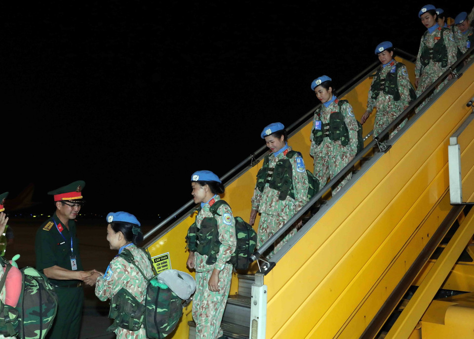 Lễ đón Đội Công binh số 1 tại Sân bay quốc tế Nội Bài. (Ảnh: An Đăng/TTXVN)