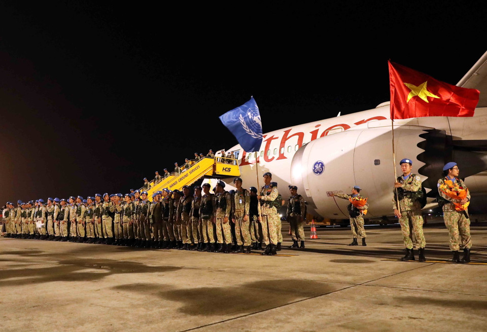 Đội Công binh số 1 về đến Sân bay quốc tế Nội Bài, hoàn thành nhiệm vụ tại Phái bộ UNISFA (khu vực Abyei). (Ảnh: An Đăng/TTXVN)