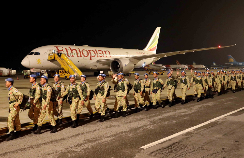 Đội Công binh số 1 về đến Sân bay quốc tế Nội Bài, hoàn thành nhiệm vụ tại Phái bộ UNISFA (khu vực Abyei). (Ảnh: An Đăng/TTXVN)