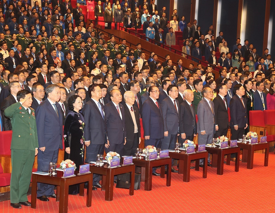 Các vị lãnh đạo, nguyên lãnh đạo Đảng, Nhà nước cùng các đại biểu dự đại hội. (Ảnh: Trí Dũng/TTXVN)