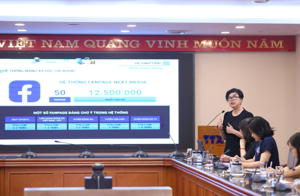 Giám đốc bản quyền, Công ty cổ phần giải pháp truyền hình Thế hệ mới Next Media Đỗ Phương Chi tham luận Vấn đề bản quyền trên không gian số. (Ảnh: Hoàng Hiếu/TTXVN)