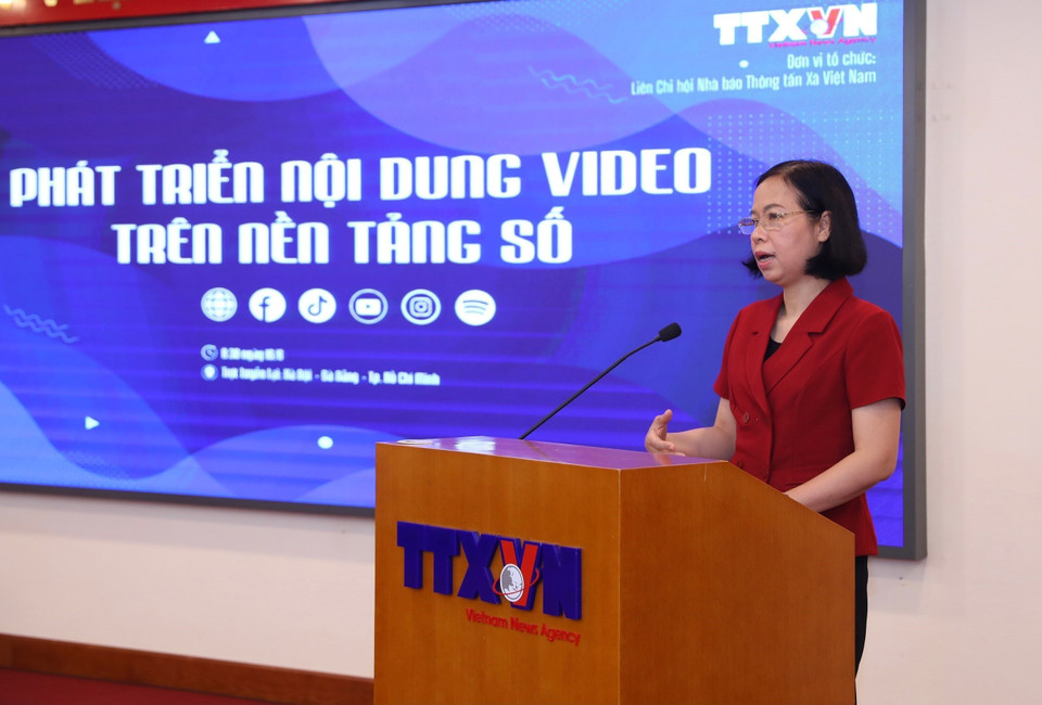 Tổng Giám đốc, Chủ tịch Liên chi hội Nhà báo Thông tấn xã Việt Nam Vũ Việt Trang phát biểu khai mạc hội thảo. (Ảnh: Hoàng Hiếu/TTXVN)