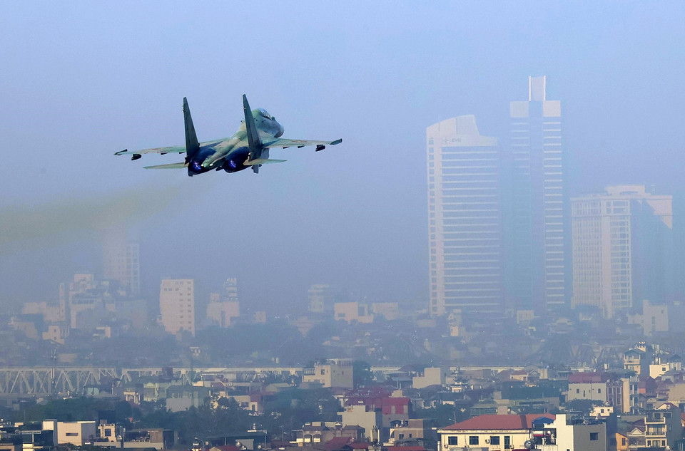 Phi đội Su30 MK2 tập luyện trong ngày Bộ trưởng Quốc phòng Phan Văn Giang kiểm tra công tác chuẩn bị Triển lãm Quốc phòng quốc tế 2024. (Ảnh: Trọng Đức/TTXVN)
