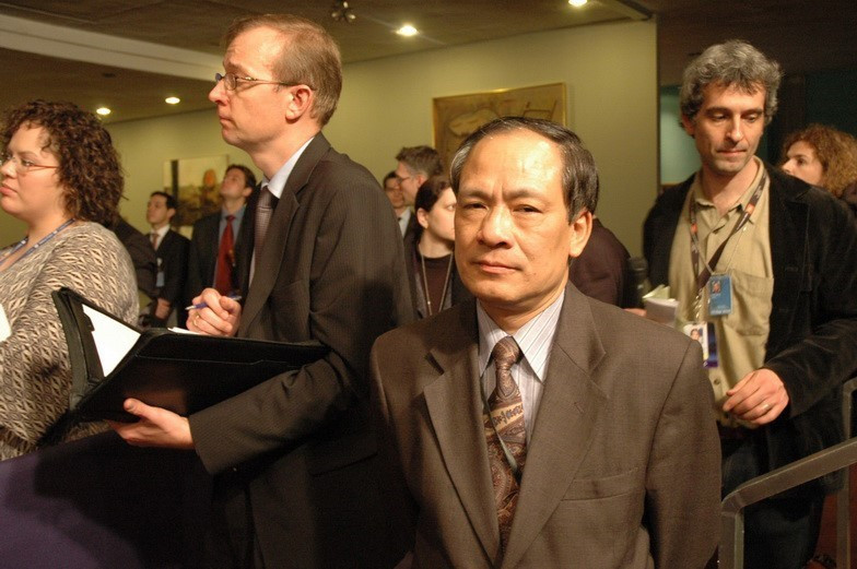 Đại sứ Đặc mệnh toàn quyền, Trưởng phái đoàn Việt Nam tại Liên hợp quốc Lê Lương Minh dự phiên họp của Hội đồng Bảo an Liên Hợp quốc về vấn đề Kosovo ngày 18/2/2008. (Ảnh: Tư liệu TTXVN)