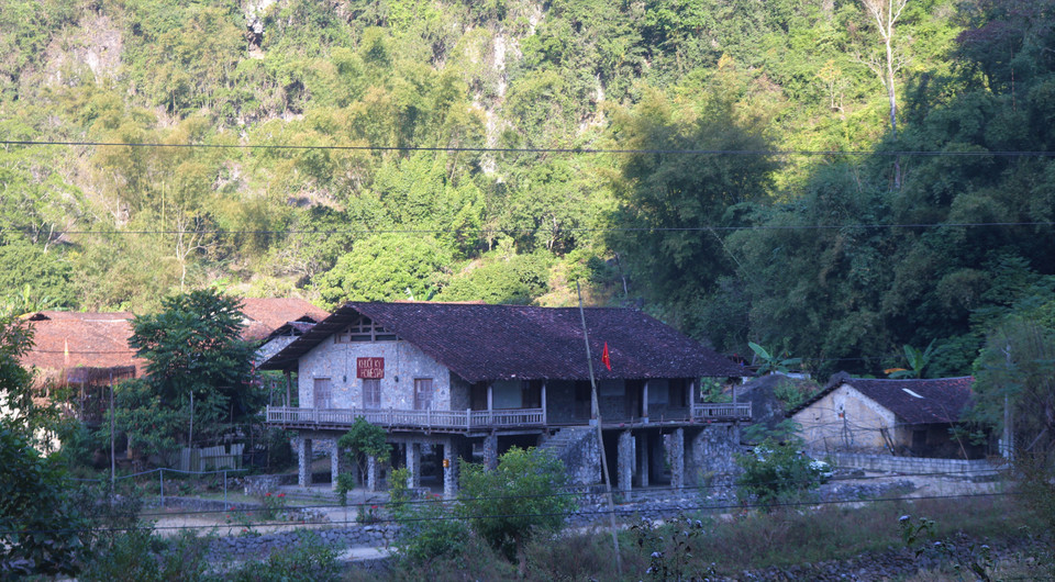 Một ngôi nhà sàn đá ở Khuổi Ky, xã Đàm Thủy, huyện Trùng Khánh, tỉnh Cao Bằng. (Ảnh: Chu Hiệu/TTXVN)