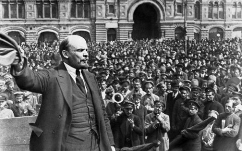 Lãnh tụ V.I.Lenin phát biểu trước người dân tại Petrograd năm 1917. (Ảnh: Tư liệu/TTXVN)