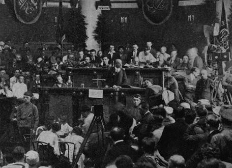 Đầu tháng 3/1919, Quốc tế Cộng sản thứ ba được thành lập tại Moskva dưới sự lãnh đạo của V.I.Lenin, đánh dấu sự thắng lợi của chủ nghĩa Marx-Lenin đối với khuynh hướng cơ hội hữu khuynh và chủ nghĩa sôvanh. (Ảnh: Tư liệu/TTXVN)