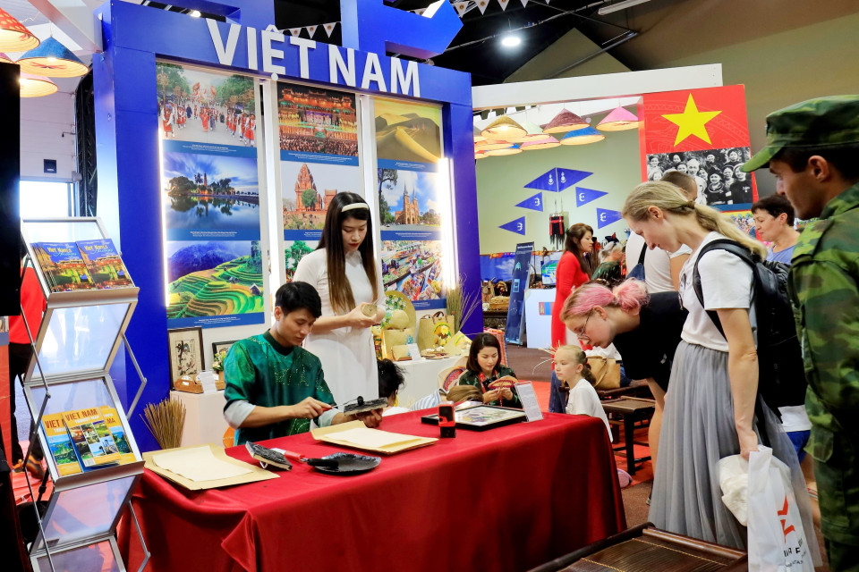 Không gian văn hóa Việt Nam chiếm phần lớn nội dung của gian trưng bày. (Ảnh: Trần Hiếu/TTXVN)