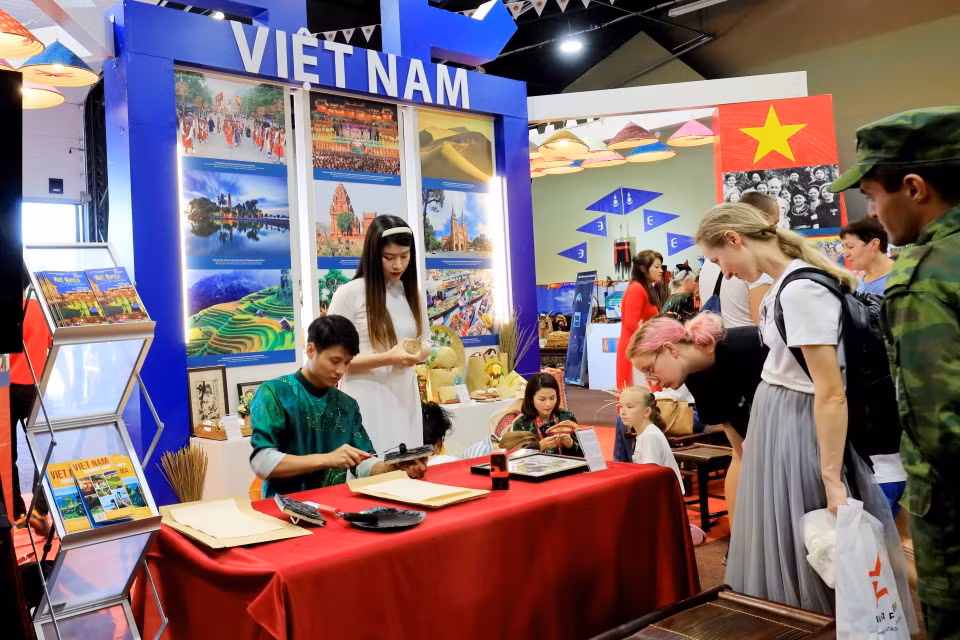 Không gian văn hóa Việt Nam chiếm phần lớn nội dung của gian trưng bày. (Ảnh: Trần Hiếu/TTXVN)