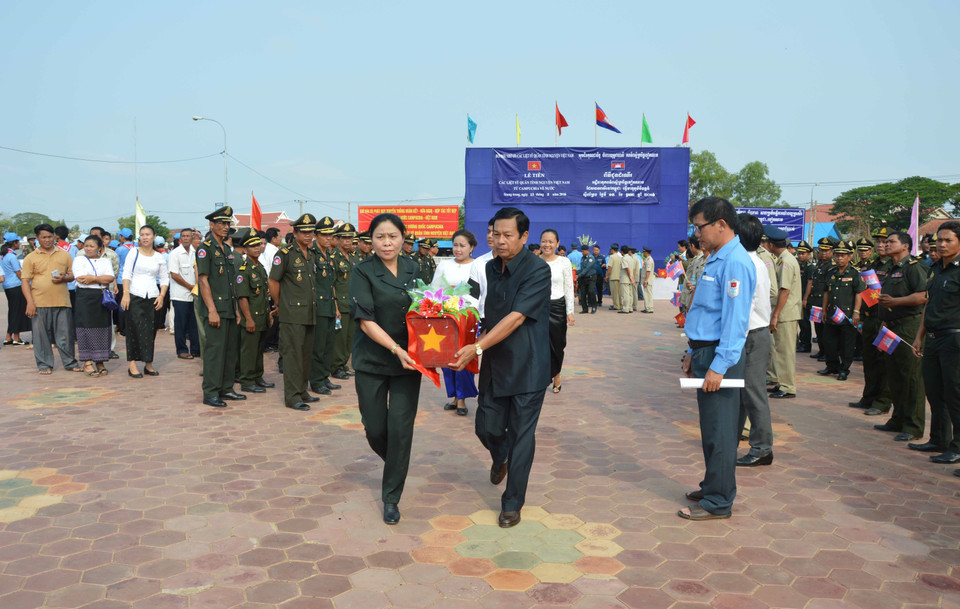 Lễ truy điệu, quy tập hài cốt liệt sỹ từ Campuchia trở về đất mẹ Việt Nam. (Ảnh: Tư liệu Đội K52 cung cấp/TTXVN phát)
