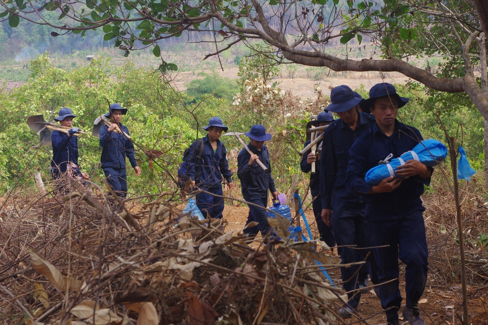 Đội K52 vượt bao gian khổ tại đất bạn Campuchia, tìm kiếm đưa hài cốt liệt sỹ Việt Nam trở về với đất mẹ. (Ảnh: Tư liệu Đội K52 cung cấp/TTXVN phát)