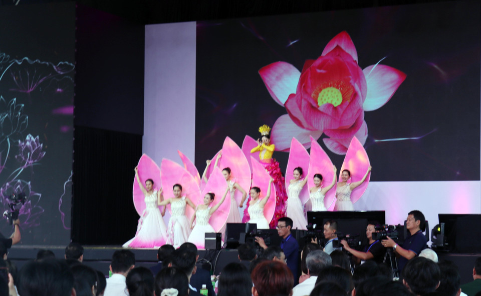 Tiếp mục văn nghệ chào mừng tại lễ khai mạc Lễ hội Việt - Nhật 2024. (Ảnh: Xuân Khu/TTXVN)