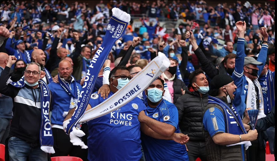 Bàn thắng của Youri Tielemans khiến người hâm mộ Leicester vỡ òa hạnh phúc. (Nguồn: Getty Images)