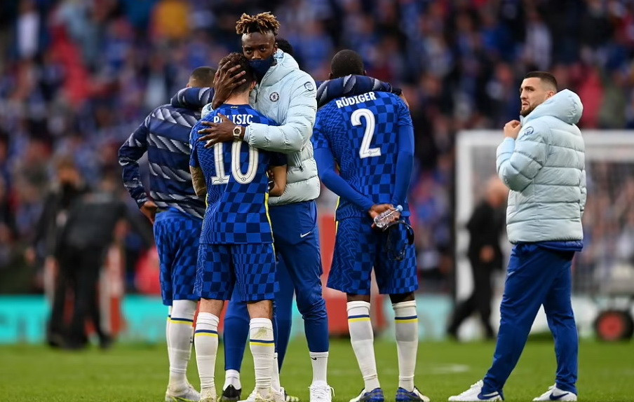 Đó là tình huống đáng chú ý cuối cùng, và các cầu thủ Chelsea không giấu được nỗi buồn thất bại năm thứ 2 liên tiếp ở chung kết FA Cup. (Nguồn: Getty Images)