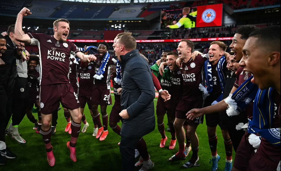 Còn với Leicester City, họ hân hoan với danh hiệu đầu tiên sau 5 năm. (Nguồn: Getty Images)