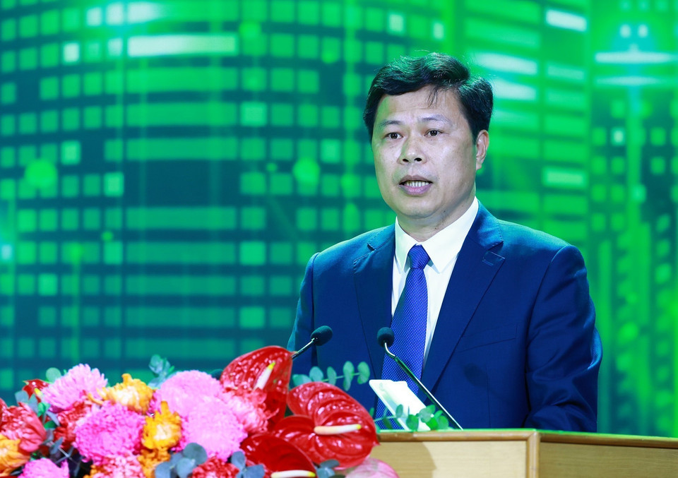 Chủ tịch Hội đồng Nhân dân tỉnh Hưng Yên Trần Quốc Toản phát biểu khai mạc hội nghị. (Ảnh: Dương Giang/TTXVN)