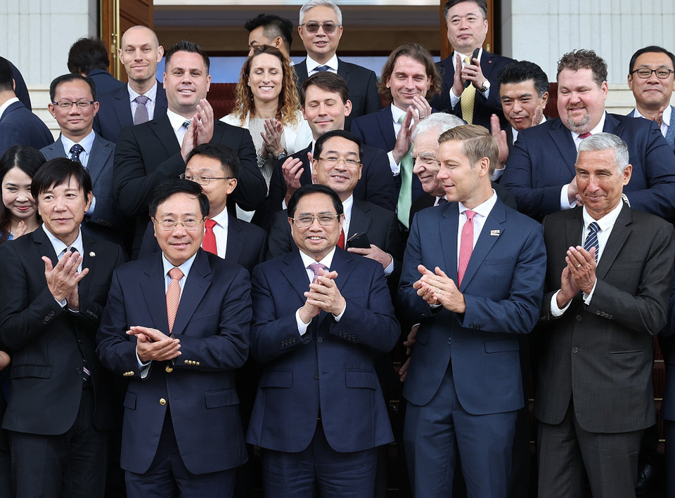 Thủ tướng Phạm Minh Chính chụp ảnh chung với các đại biểu. (Ảnh: Dương Giang/TTXVN)