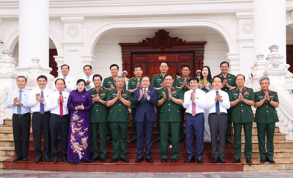 Chủ tịch Quốc hội Trần Thanh Mẫn với các đại biểu. (Ảnh: Văn Điệp/TTXVN)