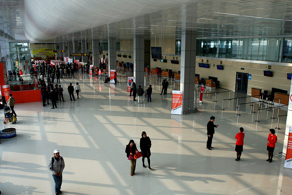 Khu vực làm thủ tục ra tàu bay của sảnh E - Nhà ga T1 sân bay Nội Bài. (Ảnh: Huy Hùng/TTXVN)