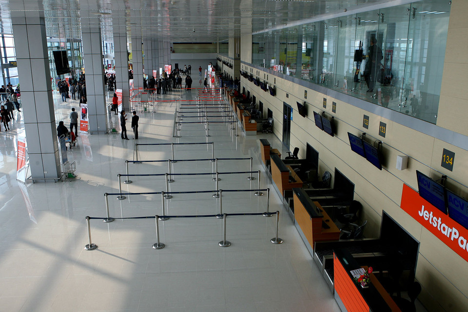 Khu vực làm thủ tục ra tàu bay của sảnh E - Nhà ga T1 sân bay Nội Bài. (Ảnh: Huy Hùng/TTXVN)