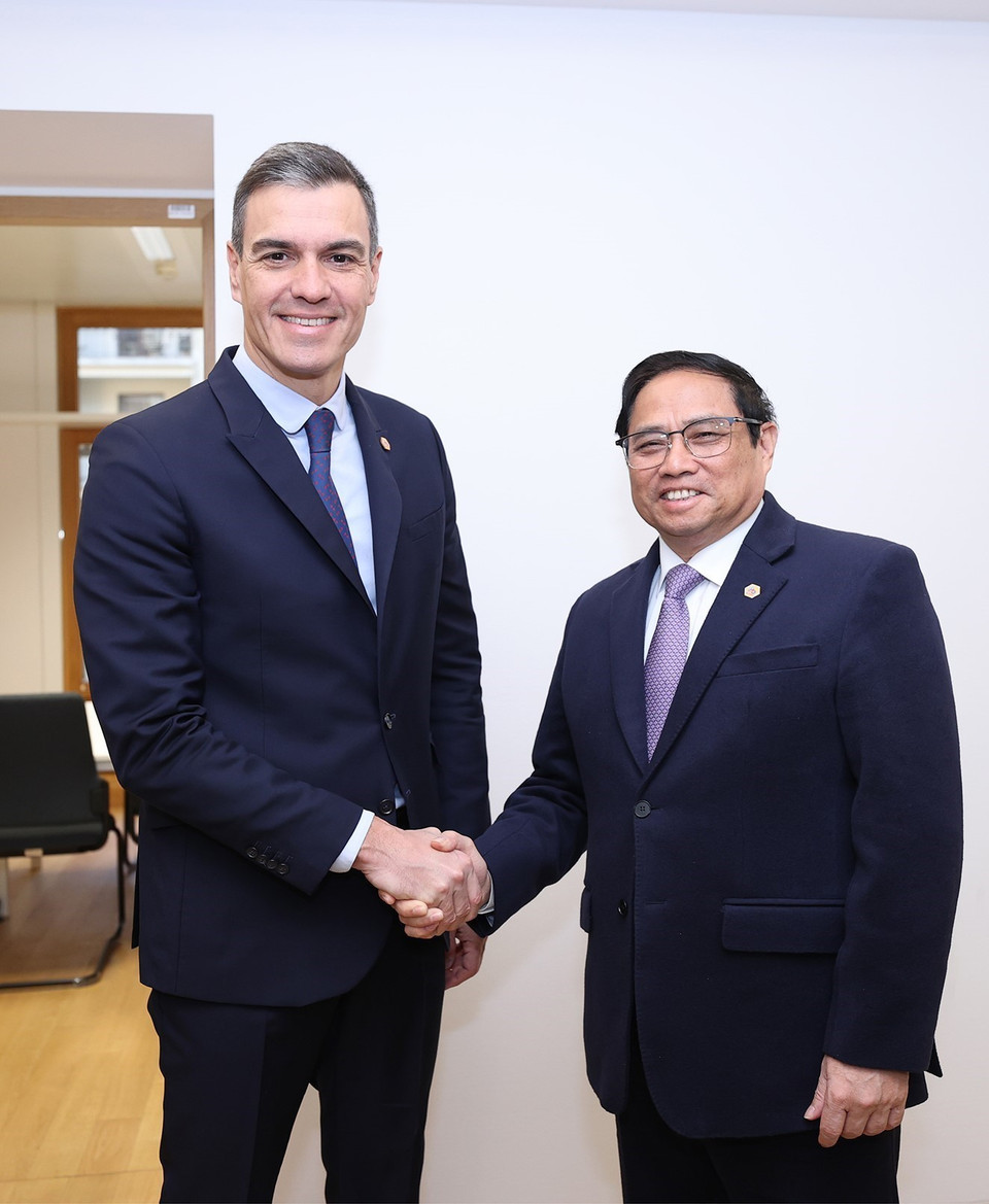 Thủ tướng Phạm Minh Chính gặp Thủ tướng Tây Ban Nha Pedro Sánchez Pérez-Castejón. (Ảnh: Dương Giang/TTXVN)