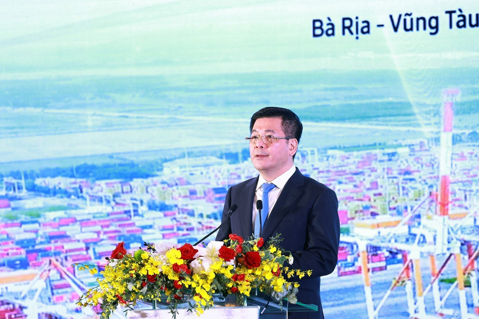 Bộ trưởng Bộ Công Thương Nguyễn Hồng Diên phát biểu khai mạc diễn đàn. (Ảnh: Dương Giang/TTXVN)