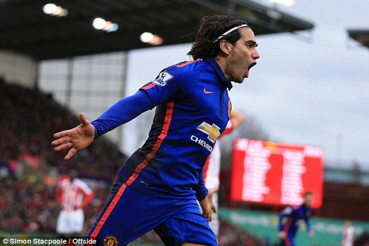 Falcao cứu Manchester United tránh khỏi thất bại.