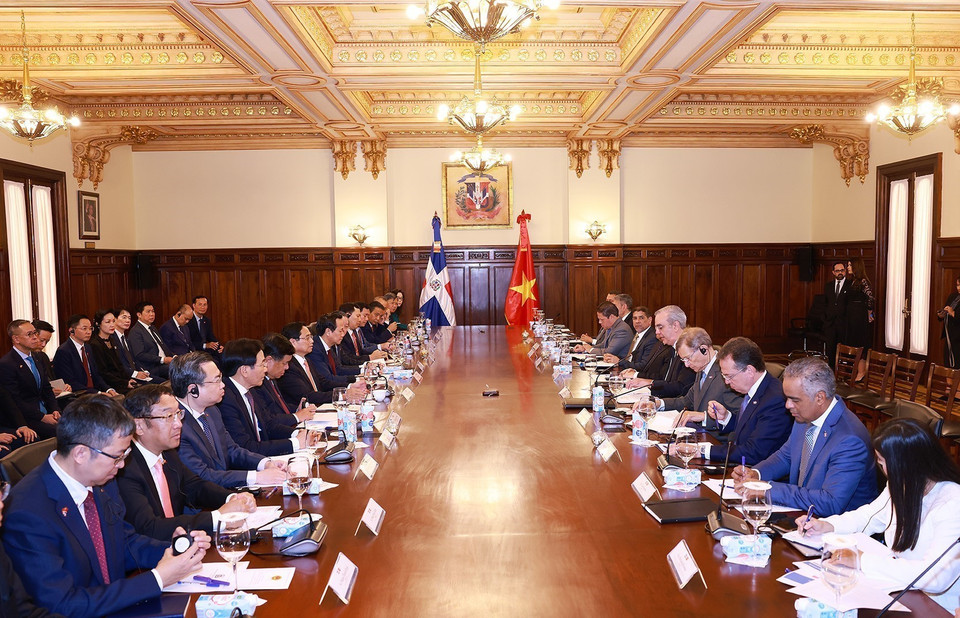 Thủ tướng Phạm Minh Chính hội đàm với Tổng thống Dominicana Luis Abinader Corona. (Ảnh: Dương Giang/TTXVN)