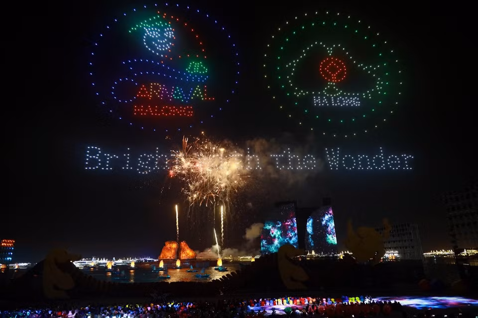 Màn trình diễn Drone light xếp hình đầy ấn tượng tại lễ khai mạc Carnaval Hạ Long. (Ảnh: Đức Hiếu/TTXVN)