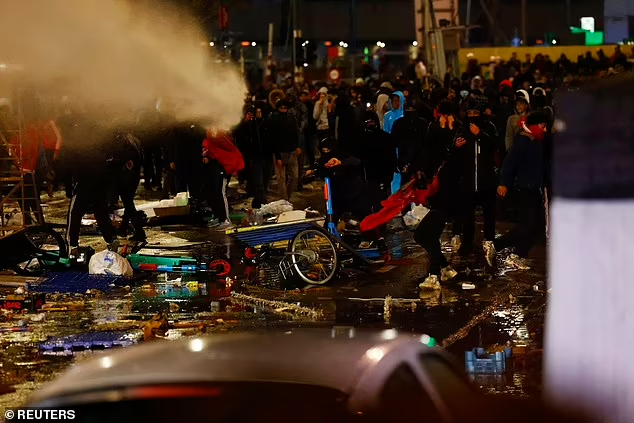 Ông Philippe Close cũng đồng thời lên án những hành động của các kẻ quá khích. (Nguồn: Reuters)