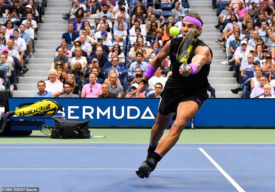 Ở trận đấu này, Nadal là tay vợt có khởi đầu thuận lợi...