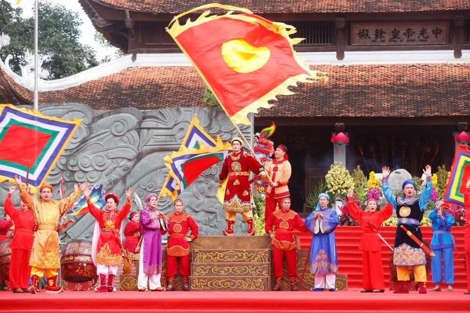 Chương trình biểu diễn nghệ thuật màn Sử thi mùa xuân Kỷ Dậu 1789 do các nghệ sỹ Nhà hát tuồng Trung ương biểu diễn. (Ảnh: Minh Quyết/TTXVN)