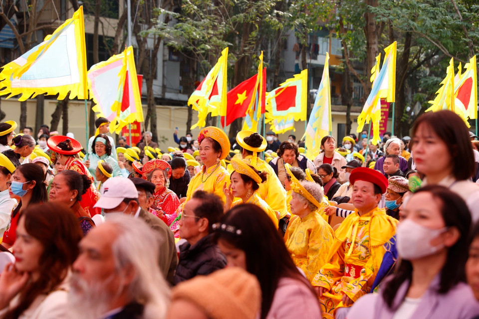 Đông đảo người dân đến tham dự Lễ hội. (Ảnh: Minh Quyết/TTXVN)