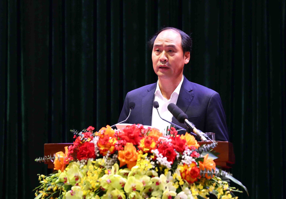 Thứ trưởng Bộ Lao động, Thương binh và Xã hội Nguyễn Văn Hồi trình bày tham luận. (Ảnh: Phạm Kiên/TTXVN)